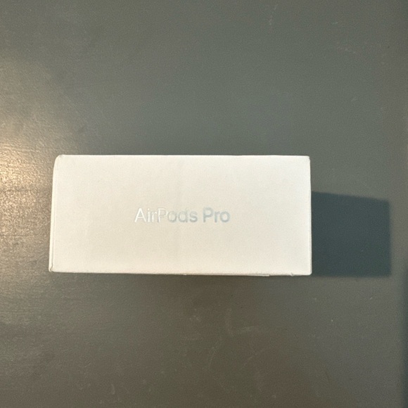 Apple Airpods Pro 2nd Generation - Picture 3 of 6